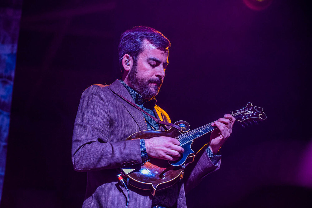 Steep Canyon Rangers' Mike Guggino and the claw hand technique on mandolin.